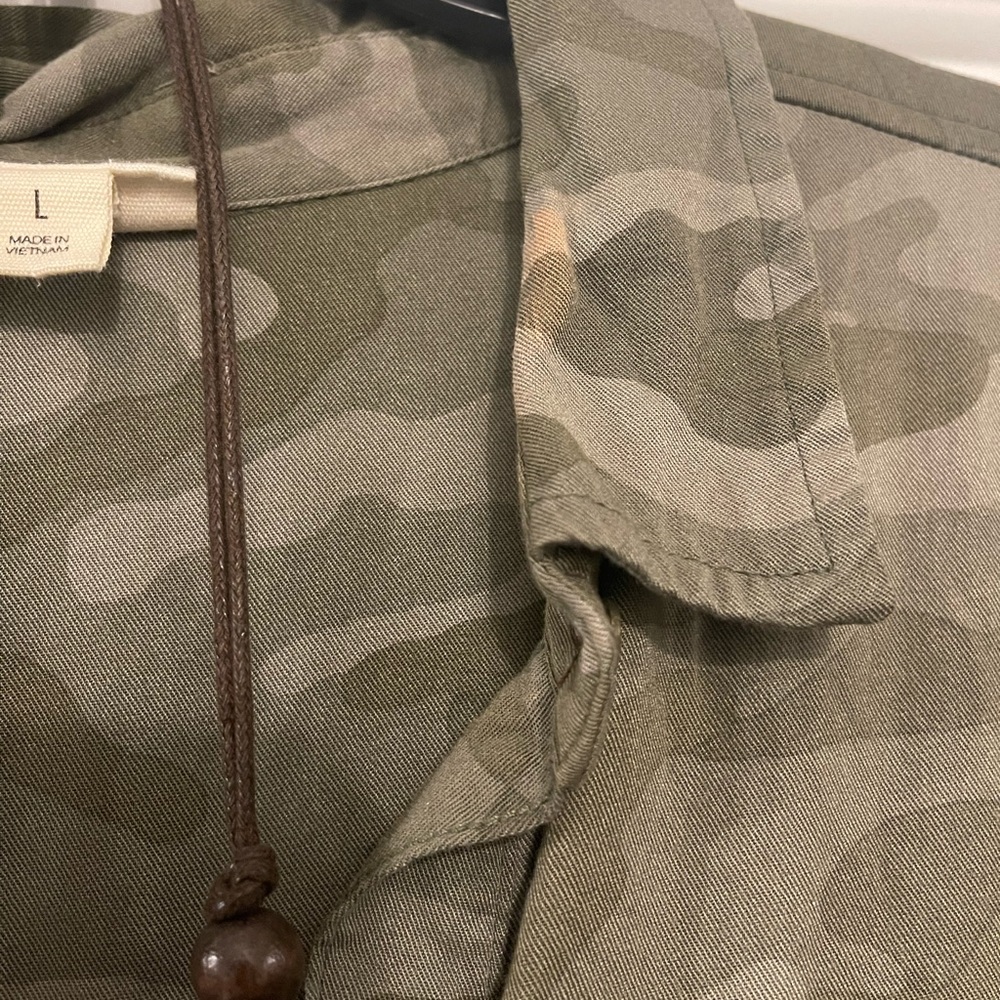 Camo tinic with bubble necklace. Slight discoloration on colar